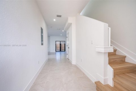 Снять в аренду таунхаус в Хомстед, Флорида 3 спальни, 146.79м2, № 2049300 - фото 4