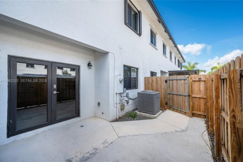 Снять в аренду таунхаус в Хомстед, Флорида 3 спальни, 146.79м2, № 2049300 - фото 23