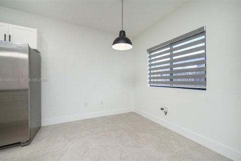 Снять в аренду таунхаус в Хомстед, Флорида 3 спальни, 146.79м2, № 2049300 - фото 9