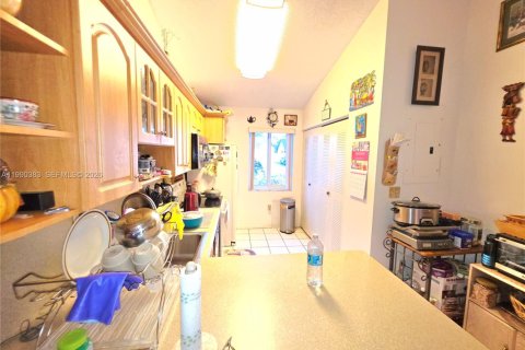 Villa ou maison à vendre à Miami Gardens, Floride: 4 chambres, 132.39 m2 № 2056906 - photo 16