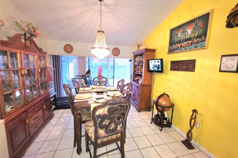 Villa ou maison à vendre à Miami Gardens, Floride: 4 chambres, 132.39 m2 № 2056906 - photo 14