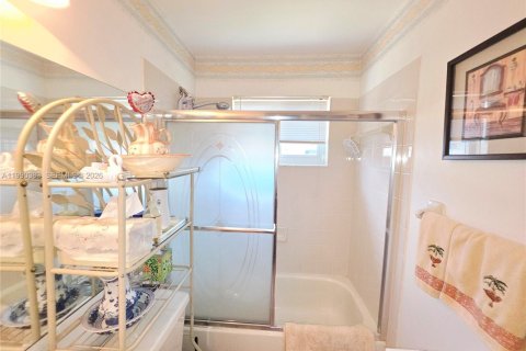 Villa ou maison à vendre à Miami Gardens, Floride: 4 chambres, 132.39 m2 № 2056906 - photo 5