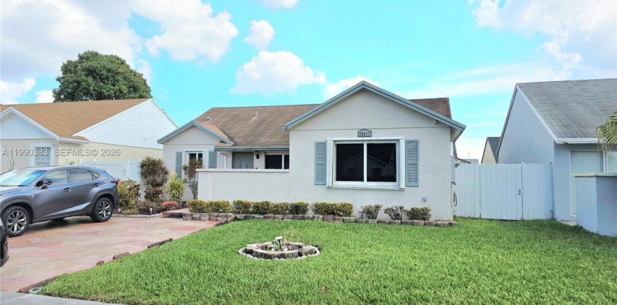 Villa ou maison à Miami Gardens, Floride 4 chambres, 132.39 m2 № 2056906