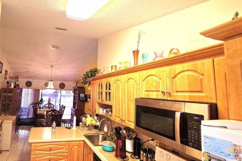 Villa ou maison à vendre à Miami Gardens, Floride: 4 chambres, 132.39 m2 № 2056906 - photo 15