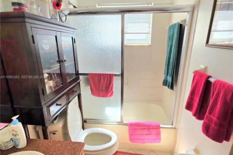 Villa ou maison à vendre à Miami Gardens, Floride: 4 chambres, 132.39 m2 № 2056906 - photo 11