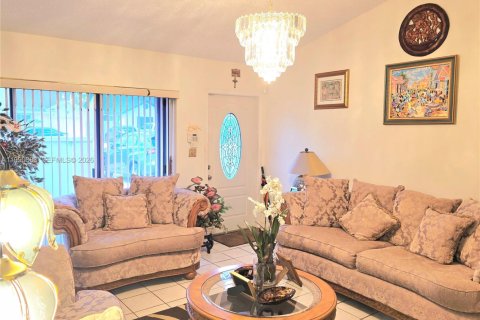 Villa ou maison à vendre à Miami Gardens, Floride: 4 chambres, 132.39 m2 № 2056906 - photo 22