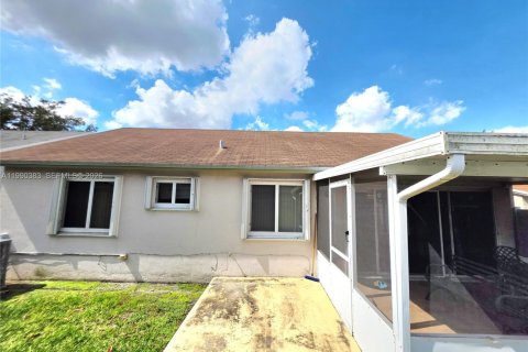 Villa ou maison à vendre à Miami Gardens, Floride: 4 chambres, 132.39 m2 № 2056906 - photo 18