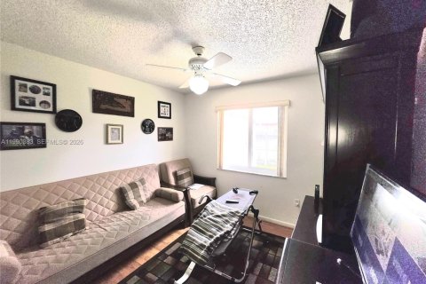 Villa ou maison à vendre à Miami Gardens, Floride: 4 chambres, 132.39 m2 № 2056906 - photo 4