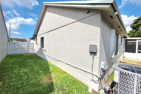 Villa ou maison à vendre à Miami Gardens, Floride: 4 chambres, 132.39 m2 № 2056906 - photo 19