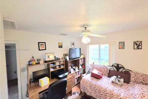 Villa ou maison à vendre à Miami Gardens, Floride: 4 chambres, 132.39 m2 № 2056906 - photo 6