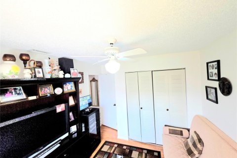 Villa ou maison à vendre à Miami Gardens, Floride: 4 chambres, 132.39 m2 № 2056906 - photo 3