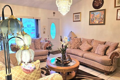 Villa ou maison à vendre à Miami Gardens, Floride: 4 chambres, 132.39 m2 № 2056906 - photo 21