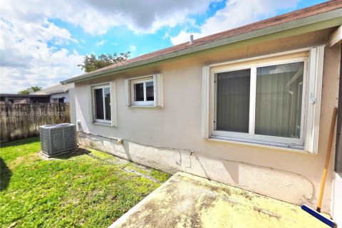 Villa ou maison à vendre à Miami Gardens, Floride: 4 chambres, 132.39 m2 № 2056906 - photo 20