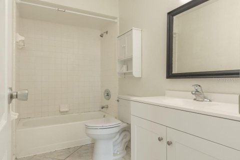 Villa ou maison à louer à Deltona, Floride: 3 chambres, 109.9 m2 № 2415075 - photo 10