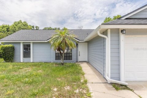 Villa ou maison à louer à Deltona, Floride: 3 chambres, 109.9 m2 № 2415075 - photo 2