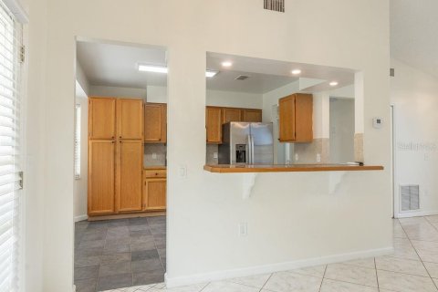 Villa ou maison à louer à Deltona, Floride: 3 chambres, 109.9 m2 № 2415075 - photo 5