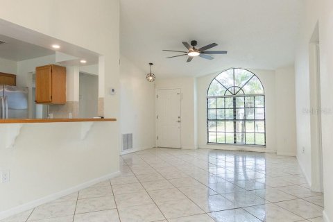 Villa ou maison à louer à Deltona, Floride: 3 chambres, 109.9 m2 № 2415075 - photo 4