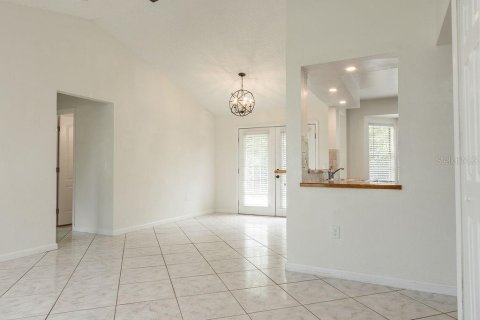 Villa ou maison à louer à Deltona, Floride: 3 chambres, 109.9 m2 № 2415075 - photo 3