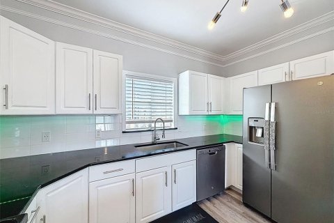 Condo in Tampa, Florida, 1 bedroom  № 2379669 - photo 22