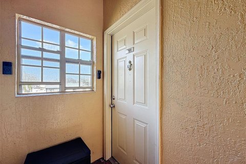 Condo in Tampa, Florida, 1 bedroom  № 2379669 - photo 5