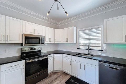 Condo in Tampa, Florida, 1 bedroom  № 2379669 - photo 21