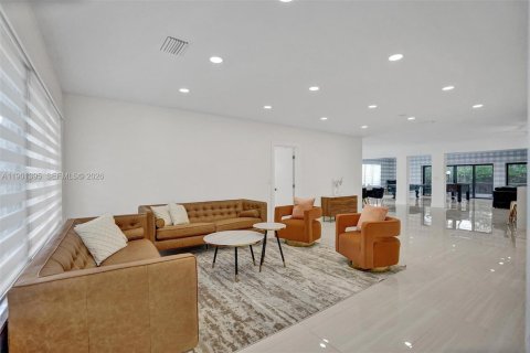 Villa ou maison à louer à Hollywood, Floride: 8 chambres, 355.35 m2 № 2297397 - photo 16