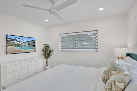 Villa ou maison à louer à Hollywood, Floride: 8 chambres, 355.35 m2 № 2297397 - photo 25