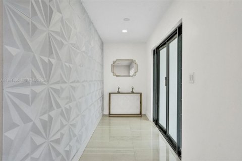 Villa ou maison à louer à Hollywood, Floride: 8 chambres, 355.35 m2 № 2297397 - photo 6