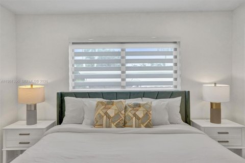 Villa ou maison à louer à Hollywood, Floride: 8 chambres, 355.35 m2 № 2297397 - photo 26