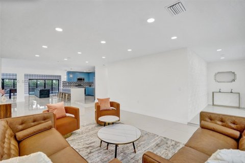 Villa ou maison à louer à Hollywood, Floride: 8 chambres, 355.35 m2 № 2297397 - photo 17
