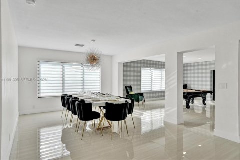 Villa ou maison à louer à Hollywood, Floride: 8 chambres, 355.35 m2 № 2297397 - photo 19