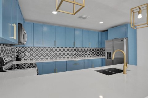 Villa ou maison à louer à Hollywood, Floride: 8 chambres, 355.35 m2 № 2297397 - photo 9
