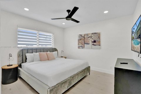 Villa ou maison à louer à Hollywood, Floride: 8 chambres, 355.35 m2 № 2297397 - photo 27