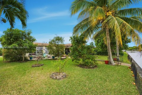 House in Tamarac, Florida 2 bedrooms, 151.62 sq.m. № 2002352 - photo 26