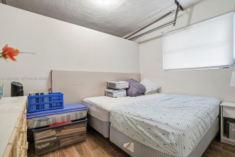 House in Tamarac, Florida 2 bedrooms, 151.62 sq.m. № 2002352 - photo 25