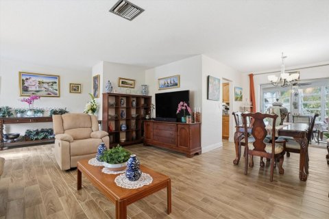 House in Tamarac, Florida 2 bedrooms, 151.62 sq.m. № 2002352 - photo 6