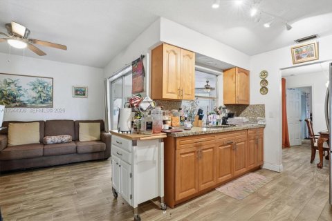 House in Tamarac, Florida 2 bedrooms, 151.62 sq.m. № 2002352 - photo 10