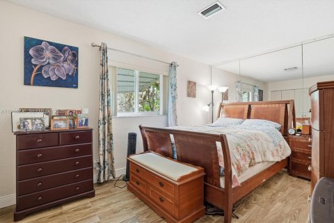 House in Tamarac, Florida 2 bedrooms, 151.62 sq.m. № 2002352 - photo 20