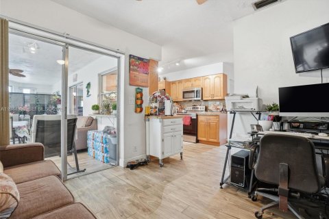 House in Tamarac, Florida 2 bedrooms, 151.62 sq.m. № 2002352 - photo 14