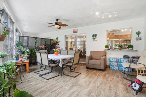 House in Tamarac, Florida 2 bedrooms, 151.62 sq.m. № 2002352 - photo 16