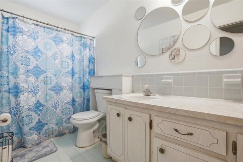 House in Tamarac, Florida 2 bedrooms, 151.62 sq.m. № 2002352 - photo 18