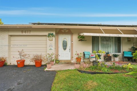 House in Tamarac, Florida 2 bedrooms, 151.62 sq.m. № 2002352 - photo 28