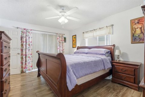 House in Tamarac, Florida 2 bedrooms, 151.62 sq.m. № 2002352 - photo 17