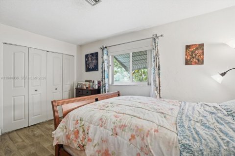 House in Tamarac, Florida 2 bedrooms, 151.62 sq.m. № 2002352 - photo 21