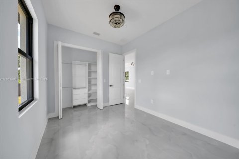 House in Lehigh Acres, Florida 3 bedrooms № 1891328 - photo 3