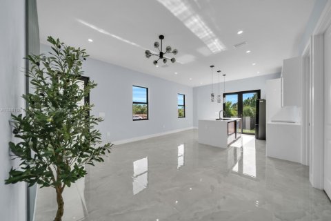 House in Lehigh Acres, Florida 3 bedrooms № 1891328 - photo 7
