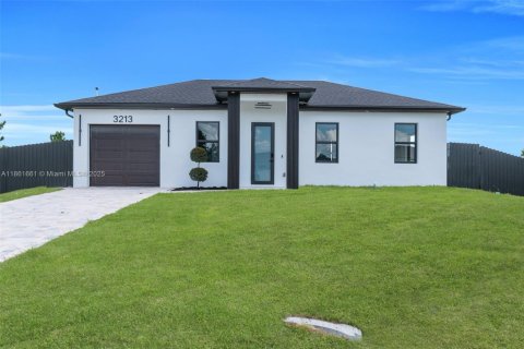 House in Lehigh Acres, Florida 3 bedrooms № 1891328 - photo 5