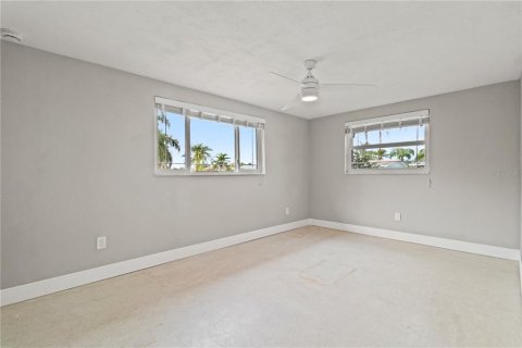 House in New Port Richey, Florida 3 bedrooms, 152.17 sq.m. № 1796620 - photo 25