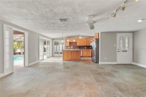 House in New Port Richey, Florida 3 bedrooms, 152.17 sq.m. № 1796620 - photo 8