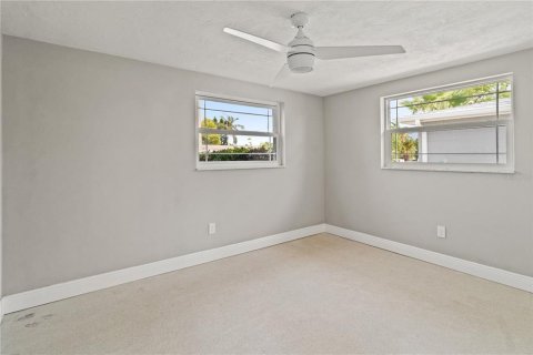 House in New Port Richey, Florida 3 bedrooms, 152.17 sq.m. № 1796620 - photo 24